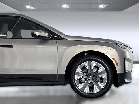 Used 2025 BMW iX xDrive50 w/ Premium Package AWD/4WD image 36
