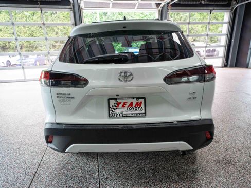 Used 2026 Toyota Corolla Cross LE AWD/4WD image 3