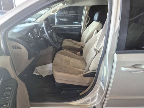 Used 2014 Dodge Grand Caravan SE w/ Quick Order Package 29E SE FWD image 6