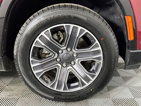 Used 2023 Jeep Wagoneer L Series II image 31