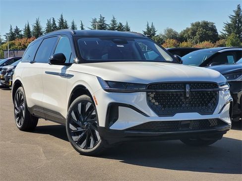 New 2026 Lincoln Nautilus Reserve w/ Jet Appearance Package image 1