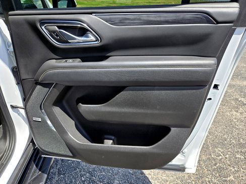 Used 2023 GMC Yukon XL SLT image 16