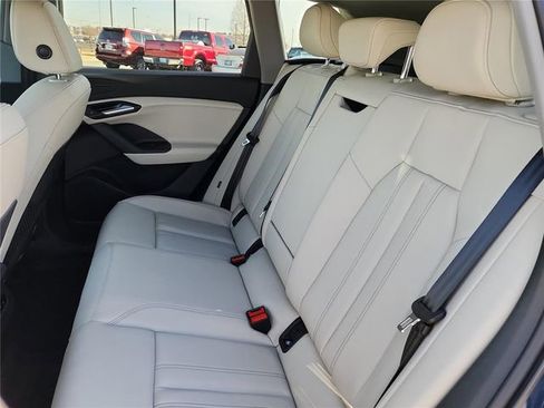 New 2025 Audi Q6 e-tron Premium image 22