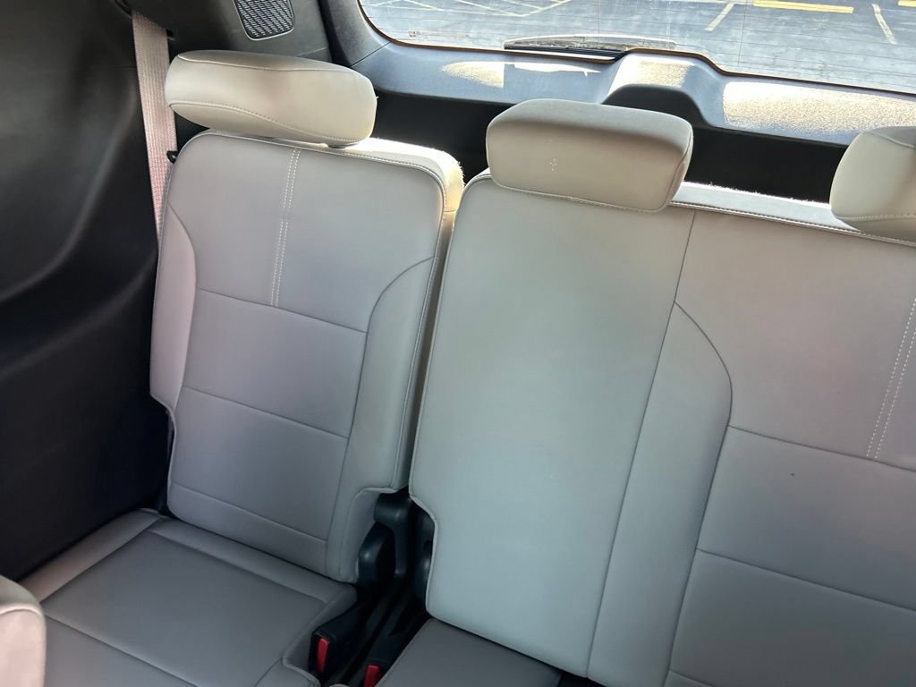 Used 2026 GMC Acadia Elevation w/ Elevation Premium Package FWD image 14
