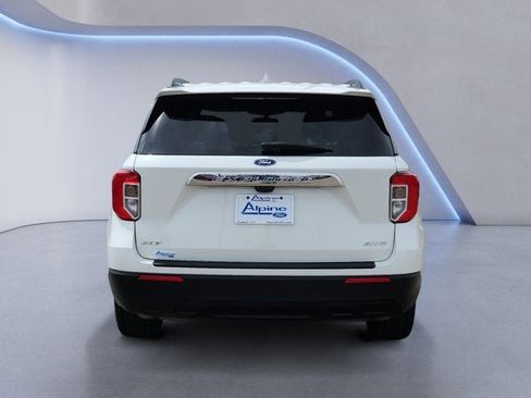 Used 2023 Ford Explorer XLT image 4