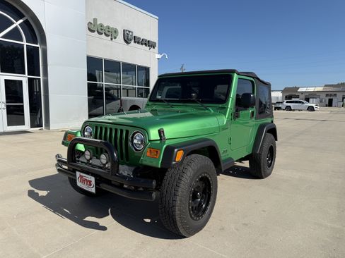 Used 2004 Jeep Wrangler 4WD w/ 30" Tire & Wheel Group image 21