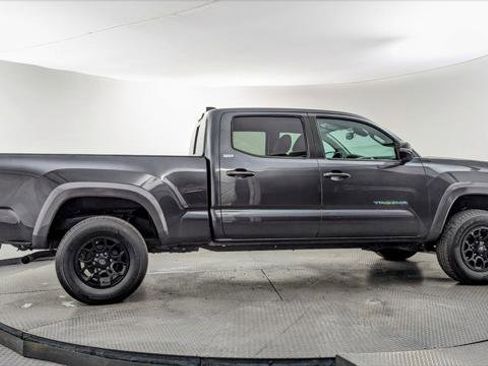 Used 2022 Toyota Tacoma SR5 image 9
