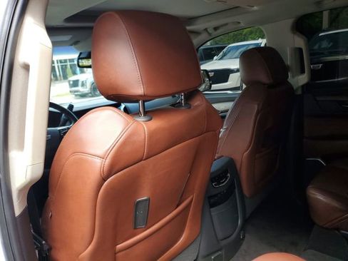 Used 2019 Cadillac Escalade Luxury RWD image 12