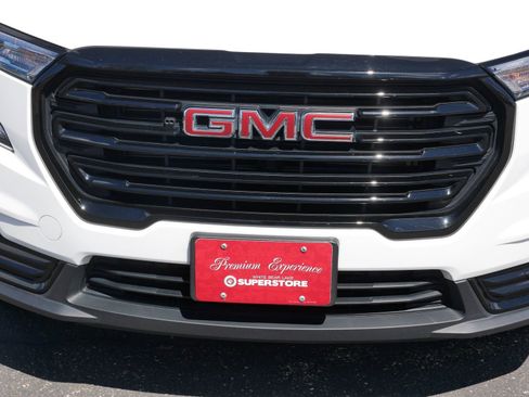 Used 2024 GMC Terrain SLT w/ Infotainment Package II AWD/4WD image 8
