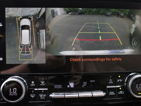 Used 2023 Toyota Highlander Platinum AWD/4WD image 43