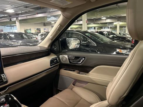 Certified 2022 Lincoln Navigator L Reserve AWD/4WD image 26