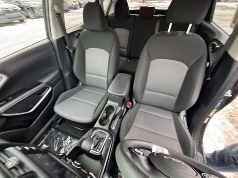 Used 2025 Kia Soul LX w/ LX Technology Package image 34