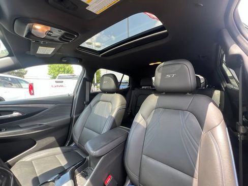 Used 2024 Buick Envista Sport Touring w/ Convenience I Package FWD image 32