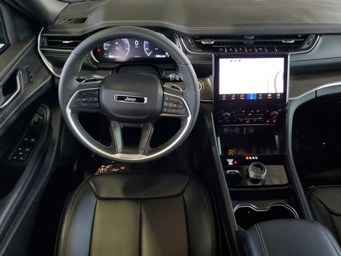 Used 2024 Jeep Grand Cherokee L Limited w/ Luxury Tech Group II image 12