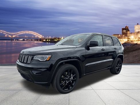 Certified 2022 Jeep Grand Cherokee Laredo X image 1