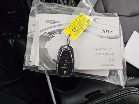 Used 2017 Chevrolet Volt LT w/ Comfort Package image 21
