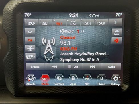 Used 2022 Jeep Wrangler Unlimited Sahara AWD/4WD image 18