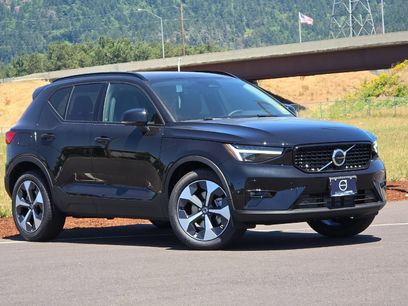 New 2025 Volvo XC40 B5 Plus w/ Protection Package Premier