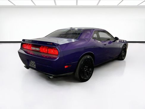 Used 2014 Dodge Challenger SRT8 RWD image 4