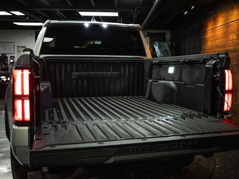 Used 2024 Toyota Tacoma TRD Off-Road image 7