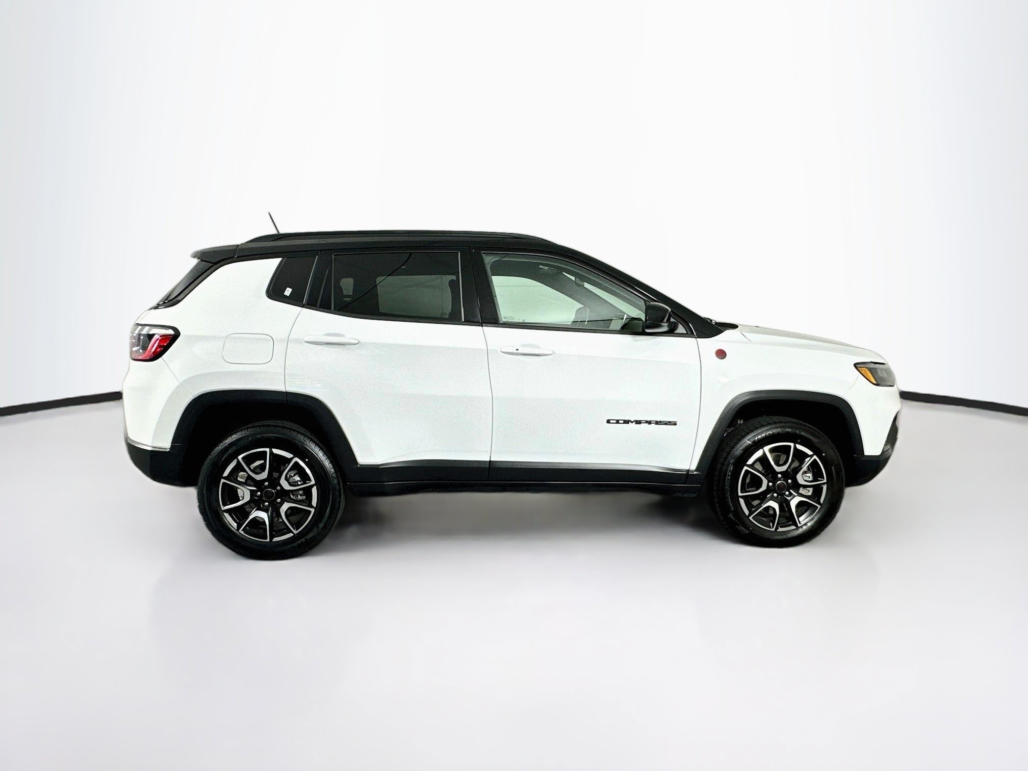 Used 2025 Jeep Compass Trailhawk AWD/4WD image 10