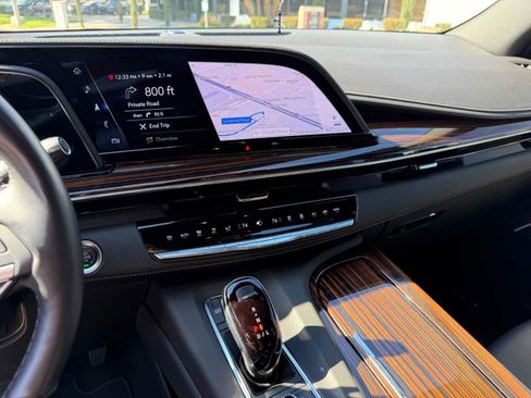 Used 2024 Cadillac Escalade ESV Luxury image 21