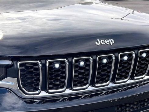 Certified 2024 Jeep Grand Cherokee L Laredo AWD/4WD image 31