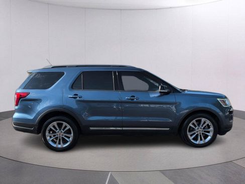 Used 2018 Ford Explorer XLT w/ Equipment Group 202A FWD image 6