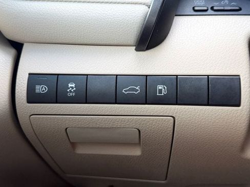 Used 2018 Toyota Camry XLE FWD image 27