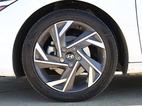 Used 2025 Hyundai Elantra Limited w/ Cargo Package image 8