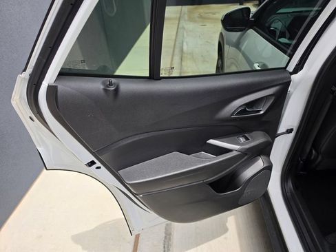 Used 2025 Chevrolet Trax LT w/ LT Convenience Package FWD image 12