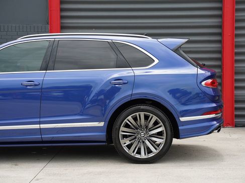 Used 2021 Bentley Bentayga Speed AWD/4WD image 11