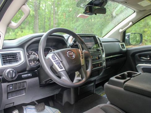 Used 2021 Nissan Titan SV w/ Accessory Utility Package image 14