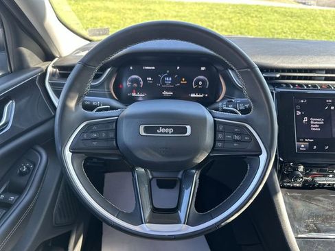 Used 2023 Jeep Grand Cherokee Laredo w/ Luxury Tech Group I AWD/4WD image 13