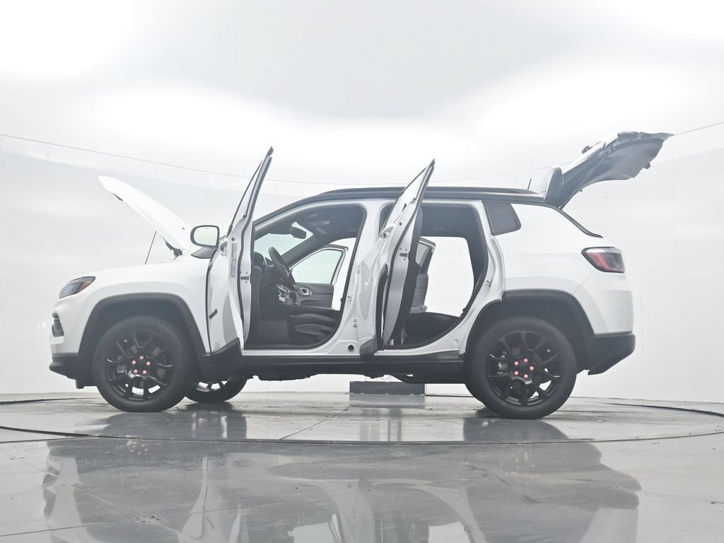 Used 2023 Jeep Compass Latitude AWD/4WD image 44