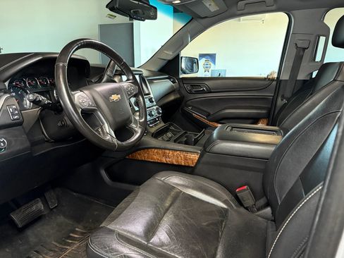 Used 2018 Chevrolet Suburban Premier image 4
