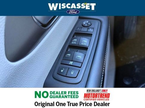 Used 2024 Chrysler Pacifica Touring-L image 23