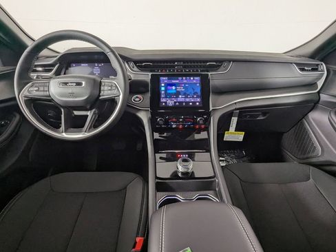 New 2025 Jeep Grand Cherokee Laredo X w/ Luxury Tech Group I image 18