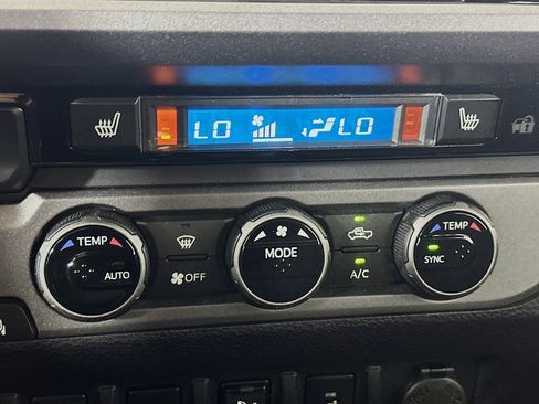 Used 2016 Toyota Tacoma TRD Off-Road image 24