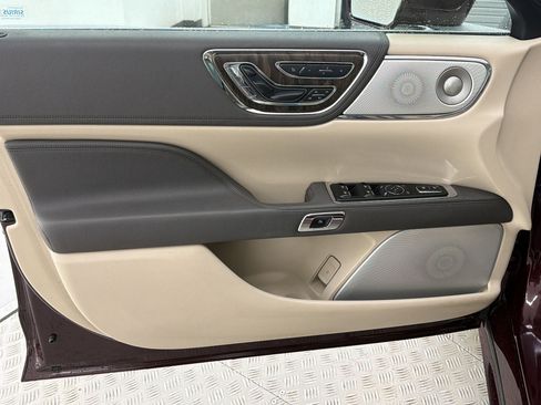 Used 2017 Lincoln Continental Reserve w/ Luxury Package FWD image 17
