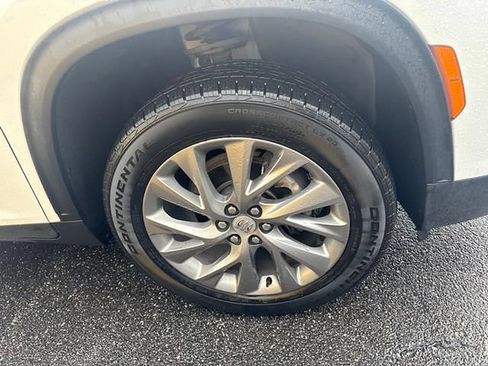 Used 2025 Buick Enclave Preferred AWD/4WD image 3