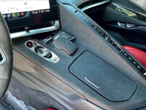 Used 2023 Chevrolet Corvette Stingray Premium Cpe w/ Z51 Performance Package RWD image 17