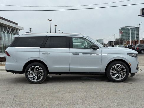 New 2025 Lincoln Navigator Reserve image 2