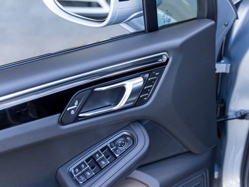 New 2026 Porsche Macan image 24