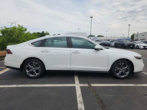 Certified 2023 Honda Accord EX image 7