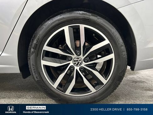 Used 2025 Volkswagen Jetta SE w/ Sunroof Package FWD image 14