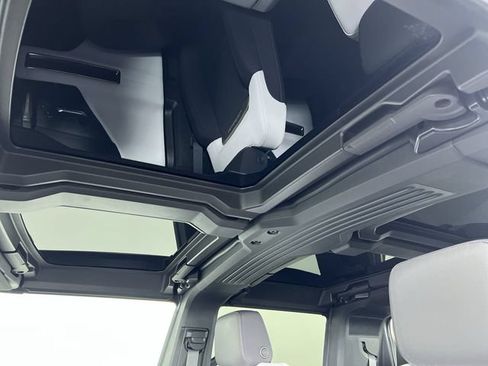 Certified 2025 GMC Hummer EV 3X AWD/4WD image 19