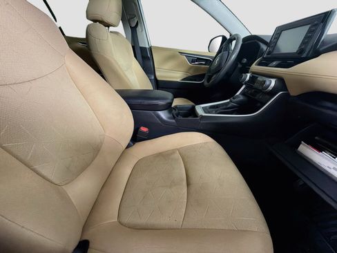 Used 2019 Toyota RAV4 XLE w/ Convenience Package FWD image 30