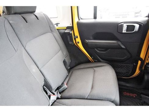 Used 2019 Jeep Wrangler Unlimited Sahara w/ Uconnect 4C Nav & Sound Group AWD/4WD image 10