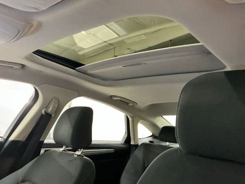 Used 2020 Ford Fusion SE image 15